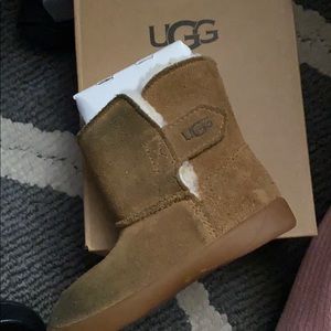 Ugg boots toddler size 7